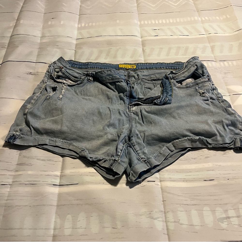 Women’s Blue Jean Better Butt Shorts, Rolled Bottom & Distressed Detail, Size 24
